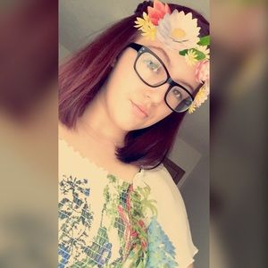 Meet your Posher, Larissa